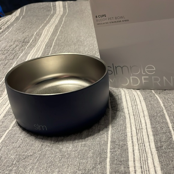 New 8 cup stainless steel insulated dog bowl by Simple Modern - Picture 3 of 3